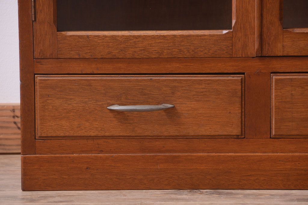 アンティーク家具　和製アンティーク　古い木の小ぶりな引き出し付き本箱