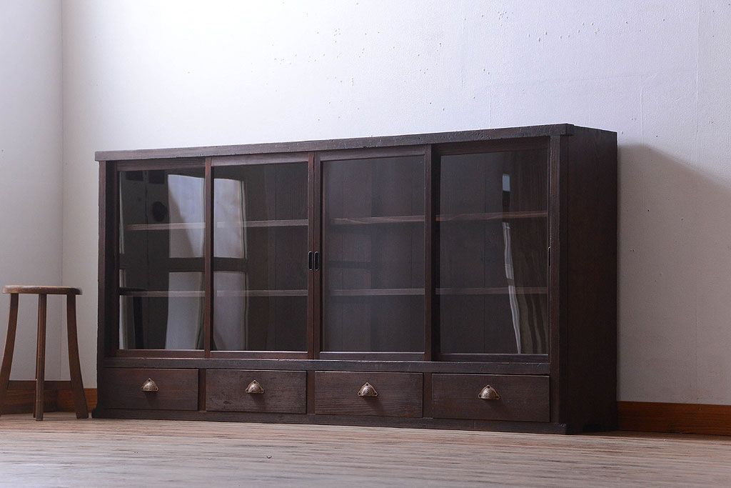 アンティーク家具　和製アンティーク　4枚引き戸付き!古い木製の横型戸棚