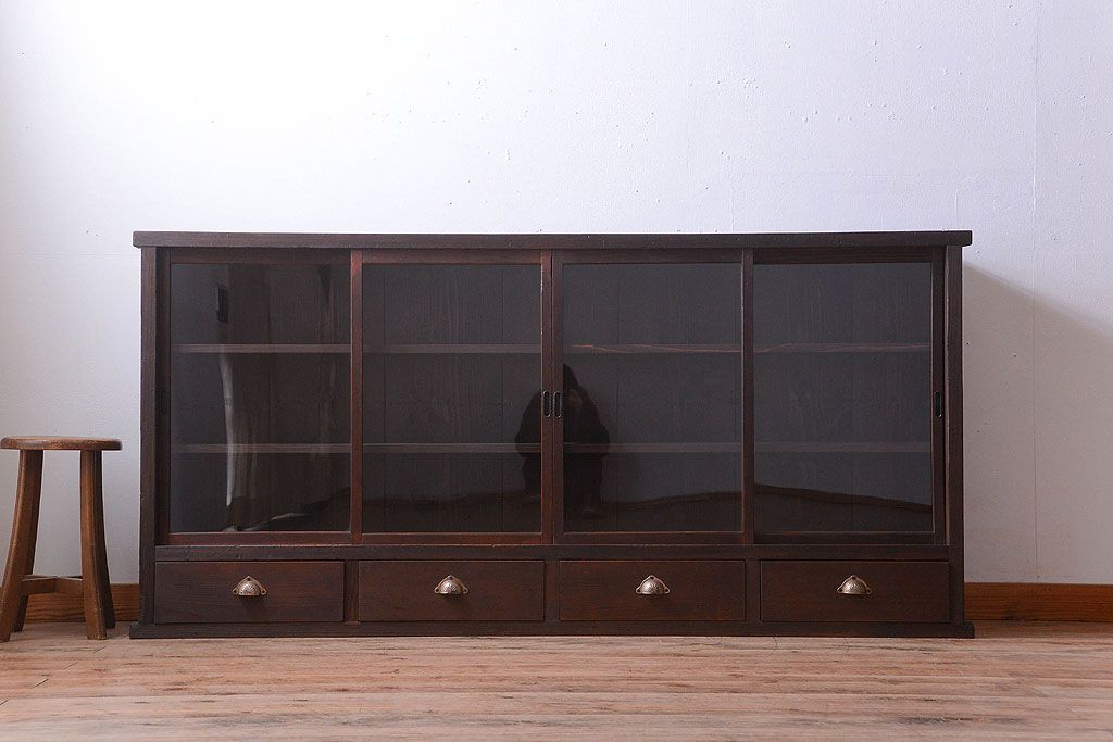 アンティーク家具　和製アンティーク　4枚引き戸付き!古い木製の横型戸棚