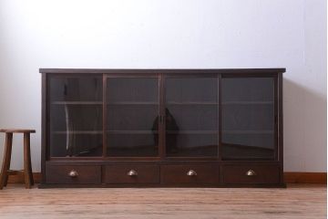 アンティーク家具　和製アンティーク　4枚引き戸付き!古い木製の横型戸棚