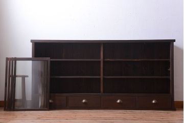 アンティーク家具　和製アンティーク　4枚引き戸付き!古い木製の横型戸棚