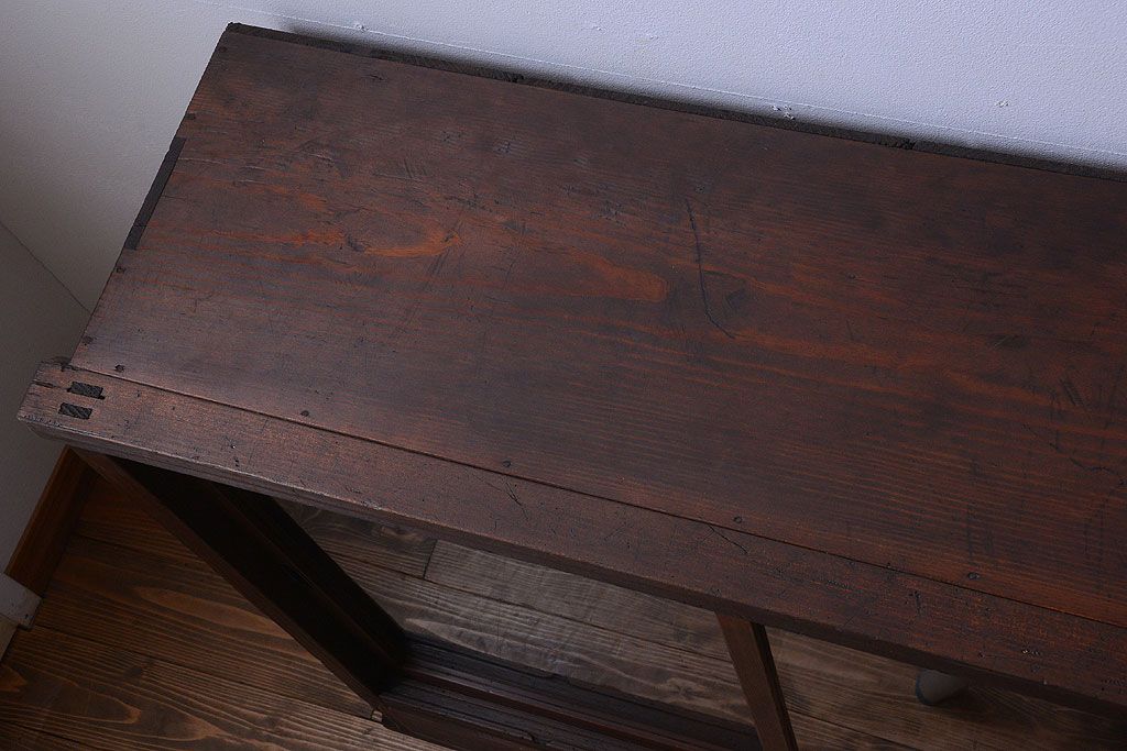 アンティーク家具　和製アンティーク　4枚引き戸付き!古い木製の横型戸棚