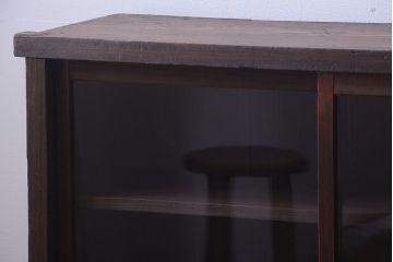 アンティーク家具　和製アンティーク　4枚引き戸付き!古い木製の横型戸棚