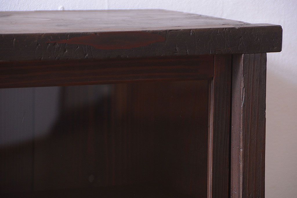 アンティーク家具　和製アンティーク　4枚引き戸付き!古い木製の横型戸棚