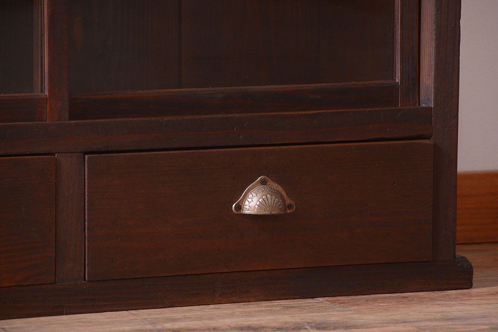 アンティーク家具　和製アンティーク　4枚引き戸付き!古い木製の横型戸棚