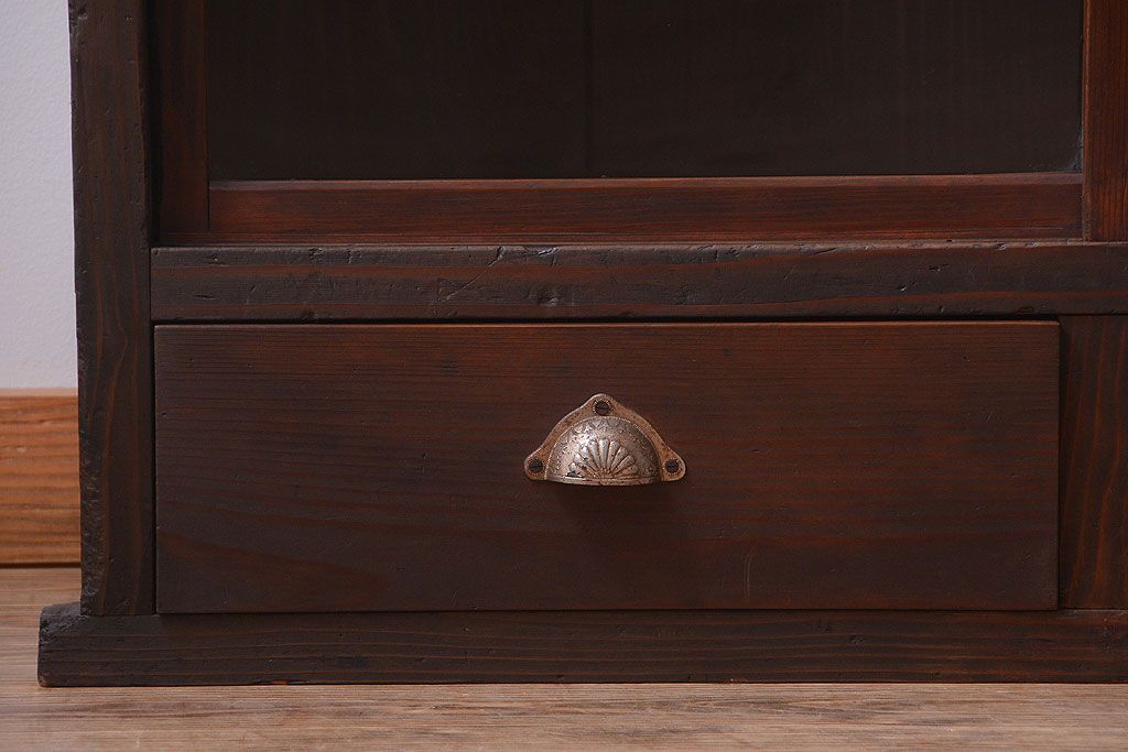 アンティーク家具　和製アンティーク　4枚引き戸付き!古い木製の横型戸棚