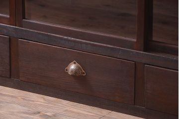 アンティーク家具　和製アンティーク　4枚引き戸付き!古い木製の横型戸棚