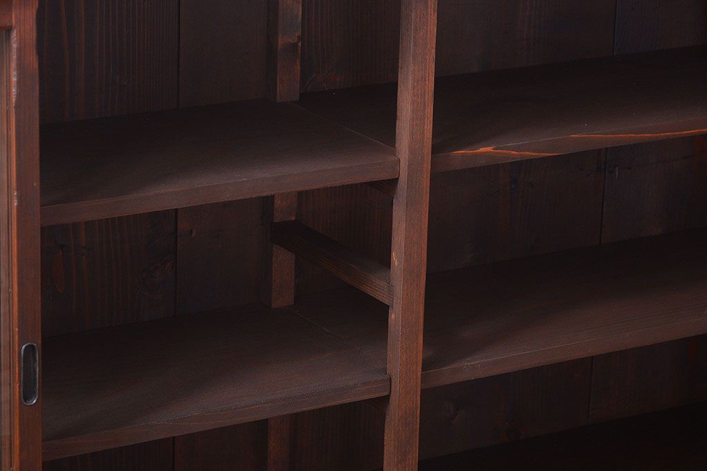 アンティーク家具　和製アンティーク　4枚引き戸付き!古い木製の横型戸棚