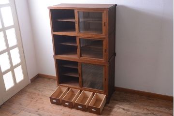 アンティーク家具　和製アンティーク　古い木製の縦型重ね収納棚