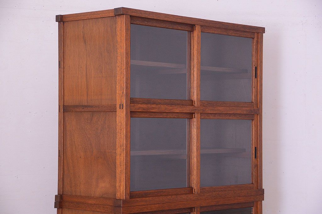 アンティーク家具　和製アンティーク　古い木製の縦型重ね収納棚