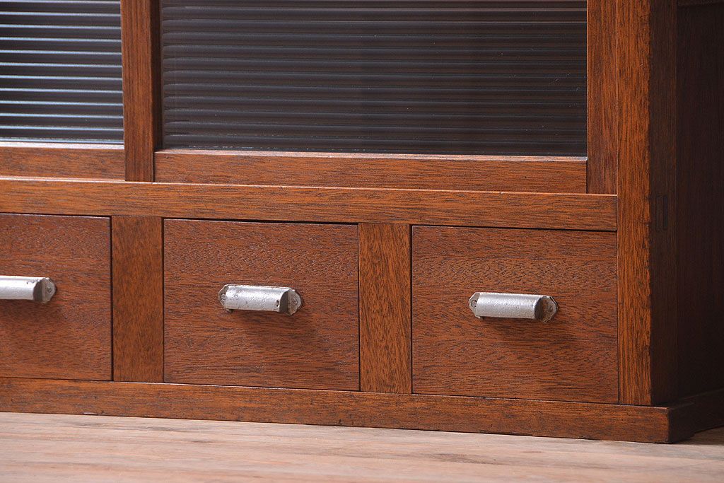 アンティーク家具　和製アンティーク　古い木製の縦型重ね収納棚