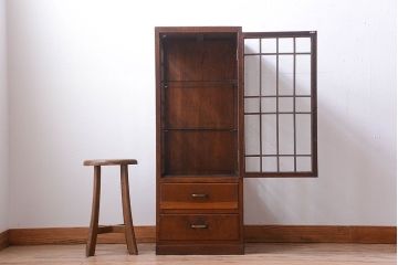 アンティーク家具　和製アンティーク　格子がモダンな縦型の小さなガラスケース