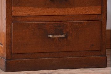 アンティーク家具　和製アンティーク　格子がモダンな縦型の小さなガラスケース