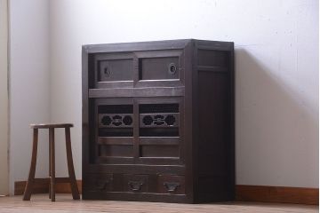 アンティーク家具　古民具・骨董　重厚な鉄脚がモダンな小さなアンティーク水屋箪笥