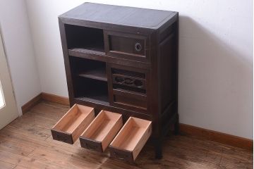 アンティーク家具　古民具・骨董　重厚な鉄脚がモダンな小さなアンティーク水屋箪笥