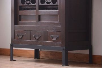 アンティーク家具　古民具・骨董　重厚な鉄脚がモダンな小さなアンティーク水屋箪笥
