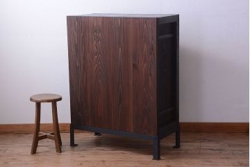 アンティーク家具　古民具・骨董　重厚な鉄脚がモダンな小さなアンティーク水屋箪笥