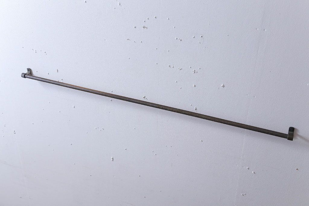 アンティーク雑貨　ビンテージ　シンプルでレトロな古いカーテンレール