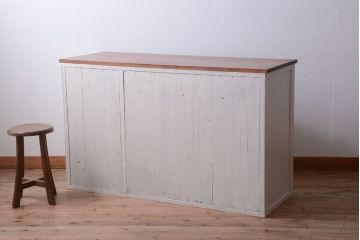 アンティーク家具　アンティークペイント　ネームプレート付きモールガラス戸棚