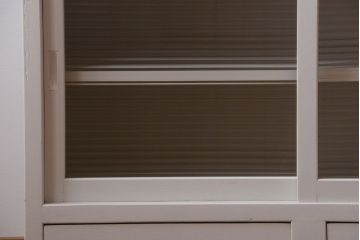 アンティーク家具　アンティークペイント　ネームプレート付きモールガラス戸棚