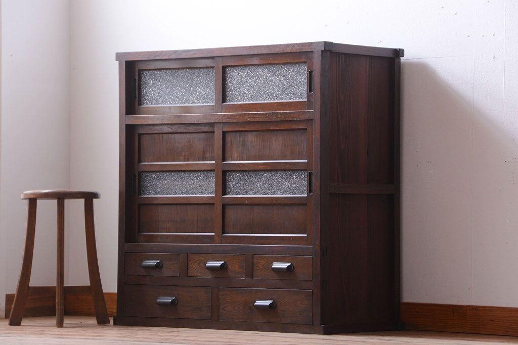 アンティーク家具　和製アンティーク　引き出し5杯付き!古い木のデザインガラス戸収納棚