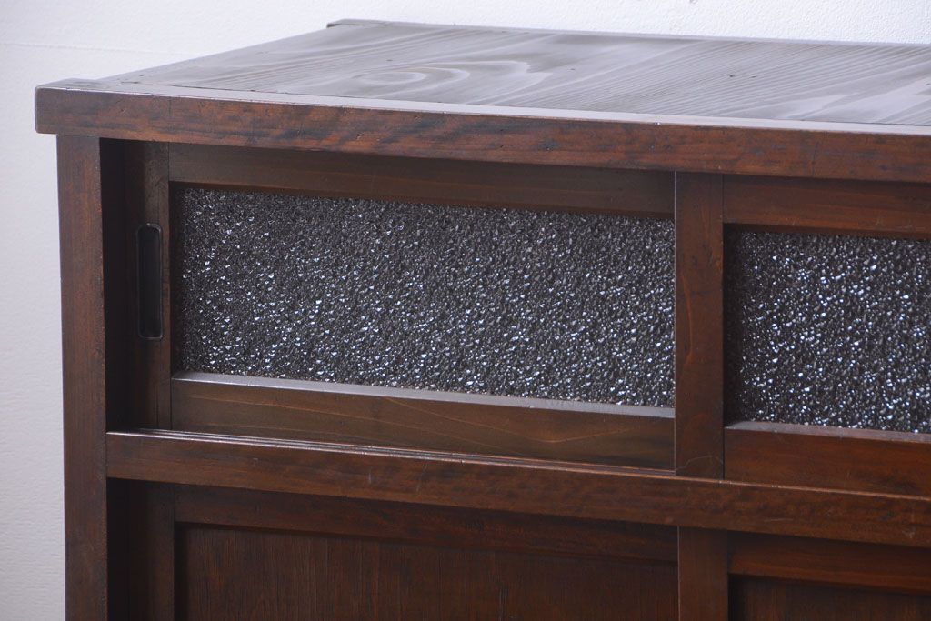 アンティーク家具　和製アンティーク　引き出し5杯付き!古い木のデザインガラス戸収納棚