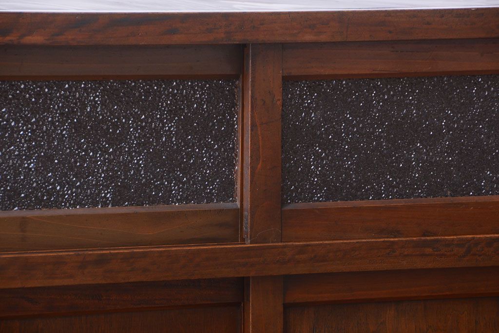 アンティーク家具　和製アンティーク　引き出し5杯付き!古い木のデザインガラス戸収納棚