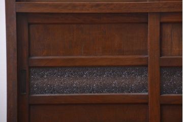 アンティーク家具　和製アンティーク　引き出し5杯付き!古い木のデザインガラス戸収納棚