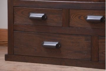 アンティーク家具　和製アンティーク　引き出し5杯付き!古い木のデザインガラス戸収納棚