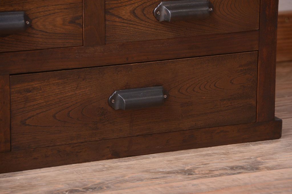 アンティーク家具　和製アンティーク　引き出し5杯付き!古い木のデザインガラス戸収納棚