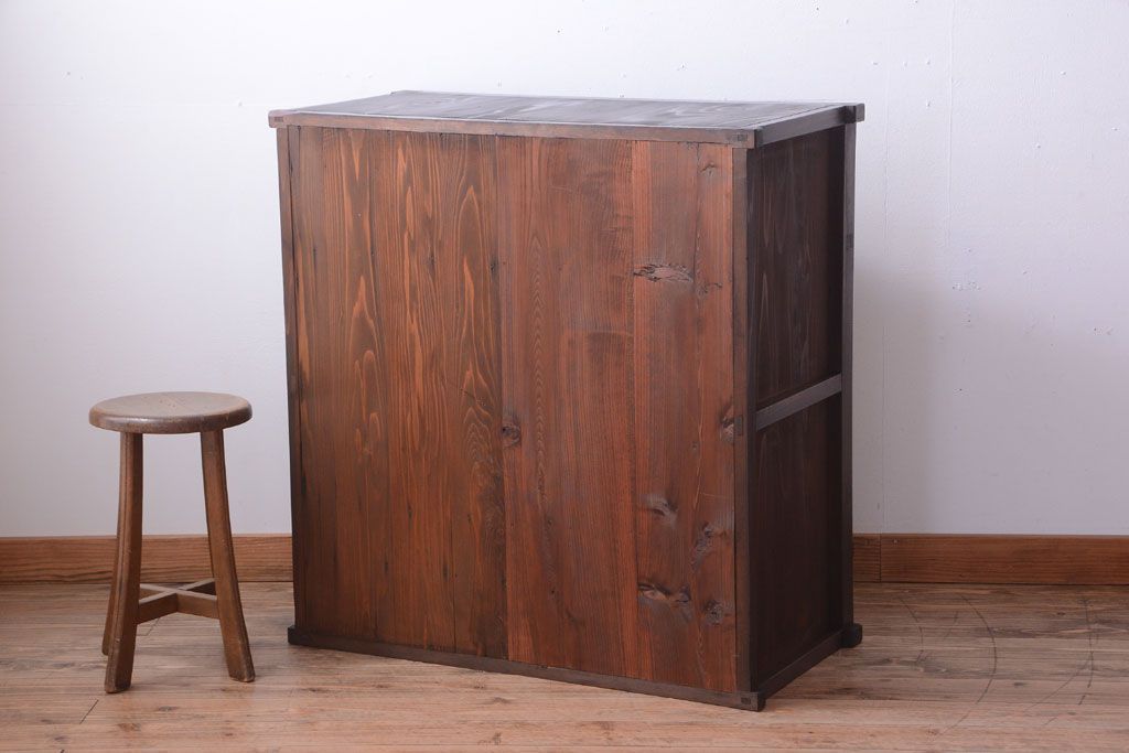 アンティーク家具　和製アンティーク　引き出し5杯付き!古い木のデザインガラス戸収納棚