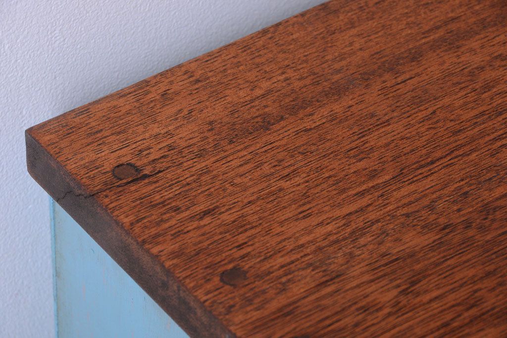 レトロ家具　アンティークペイント　シンプルでレトロな脚付きマス目棚(収納棚、飾り棚)