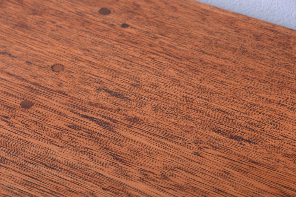 レトロ家具　アンティークペイント　シンプルでレトロな脚付きマス目棚(収納棚、飾り棚)