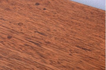 レトロ家具　アンティークペイント　シンプルでレトロな脚付きマス目棚(収納棚、飾り棚)