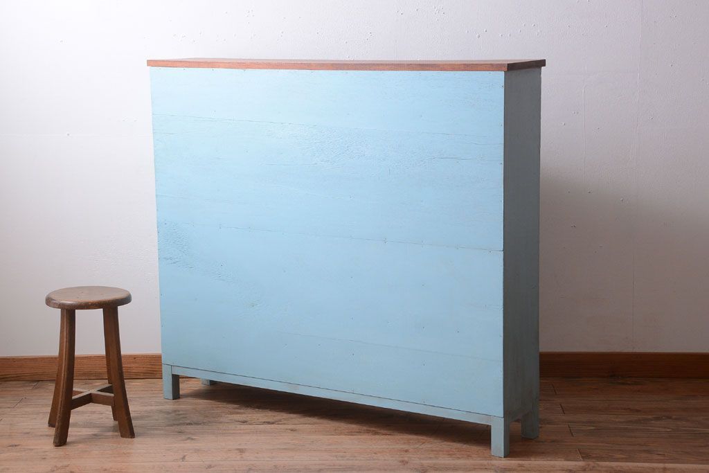 レトロ家具　アンティークペイント　シンプルでレトロな脚付きマス目棚(収納棚、飾り棚)