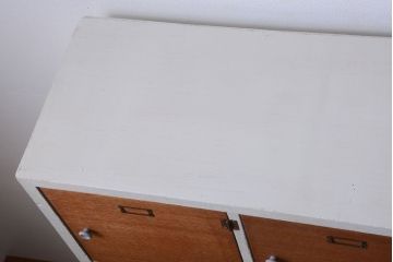 レトロ家具　アンティーク　ネームプレート付き!レトロでかわいい脚付きマス目ロッカー