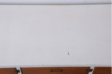 レトロ家具　アンティーク　ネームプレート付き!レトロでかわいい脚付きマス目ロッカー