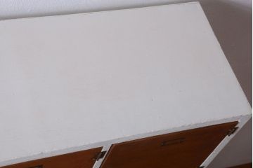 レトロ家具　アンティーク　ネームプレート付き!レトロでかわいい脚付きマス目ロッカー