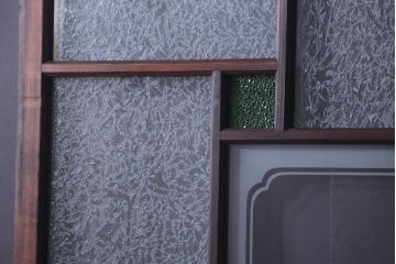 大正ロマン　当時物色ガラス入り!幾何学模様のアンティーク引き戸