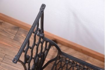 アンティーク家具　アンティーク　おしゃれなシンガーミシンの鉄脚