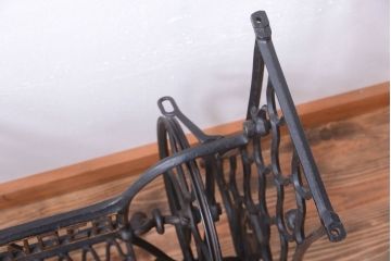 アンティーク家具　アンティーク　おしゃれなシンガーミシンの鉄脚