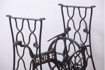 アンティーク家具　アンティーク　おしゃれなシンガーミシンの鉄脚