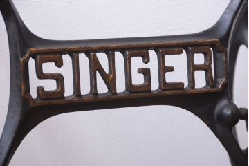 アンティーク家具　アンティーク　おしゃれなシンガーミシンの鉄脚