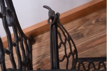 アンティーク家具　アンティーク　おしゃれなシンガーミシンの鉄脚