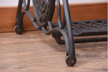 アンティーク家具　アンティーク　おしゃれなシンガーミシンの鉄脚