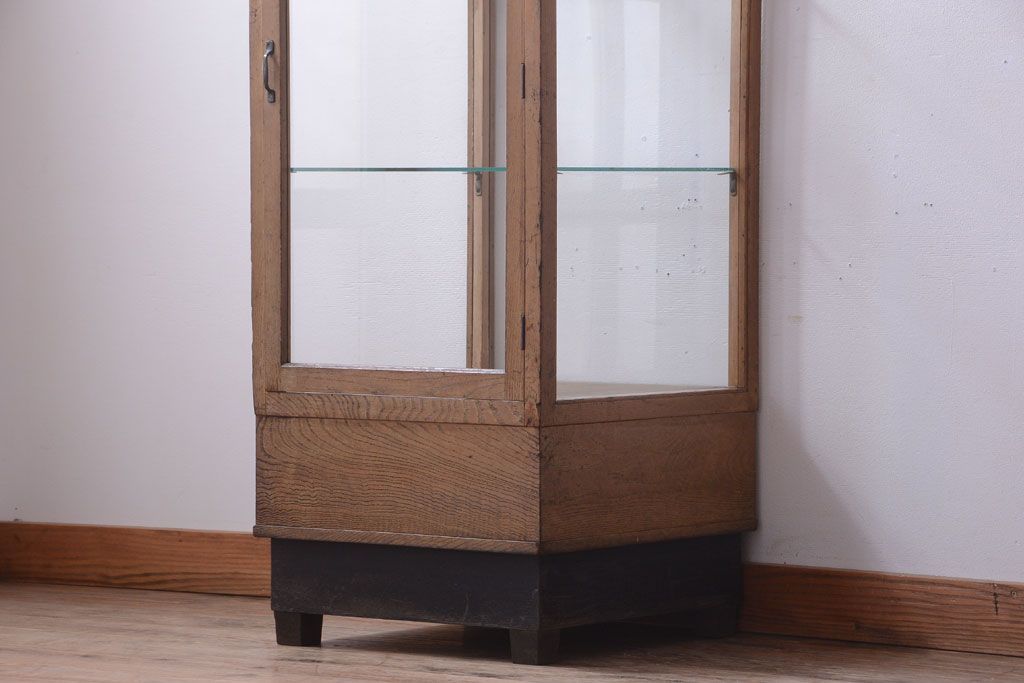 アンティーク家具　和製アンティーク　脚付き!古い木の小ぶりな縦型ガラスケース