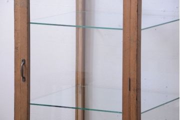 アンティーク家具　和製アンティーク　脚付き!古い木の小ぶりな縦型ガラスケース
