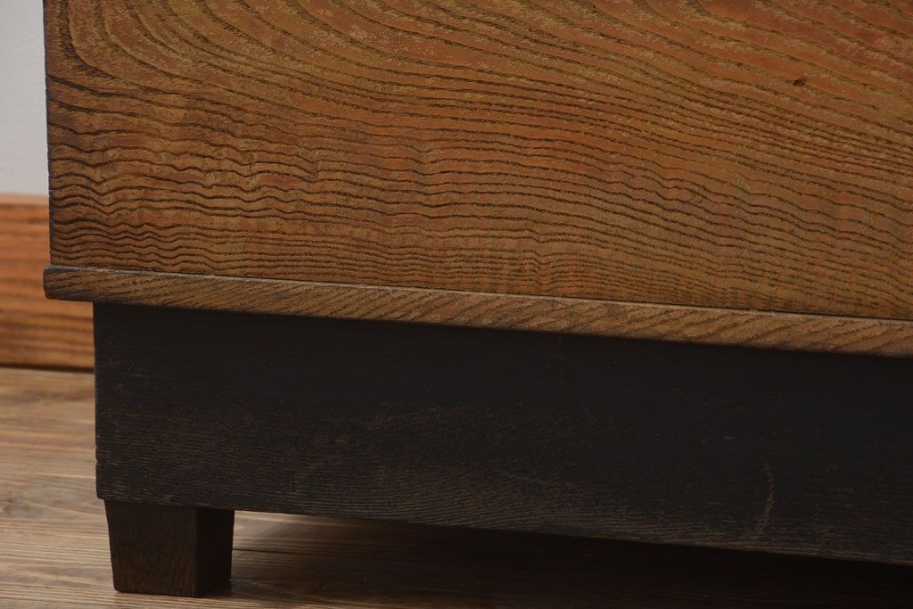 アンティーク家具　和製アンティーク　脚付き!古い木の小ぶりな縦型ガラスケース