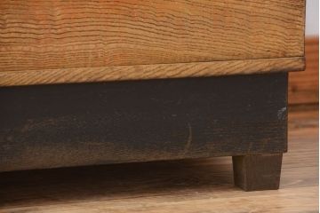 アンティーク家具　和製アンティーク　脚付き!古い木の小ぶりな縦型ガラスケース