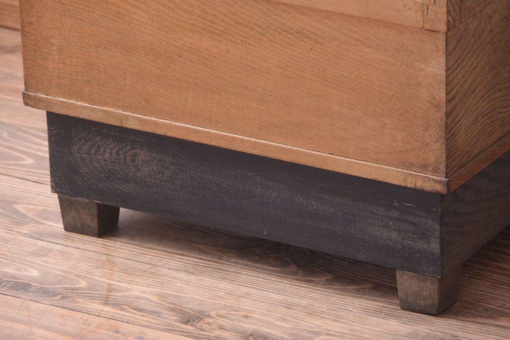 アンティーク家具　和製アンティーク　脚付き!古い木の小ぶりな縦型ガラスケース